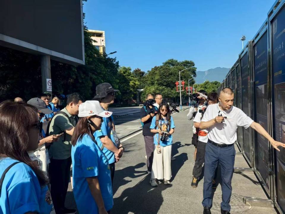 彩的跆拳道, hwDyn, 的四川香港